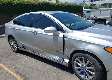 2018 Ford Fusion Energi Se Luxury z USA, uszkodzony, nr VIN 3FA6P0PU9JR187261